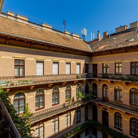 The Opulent Oasis By Newave Apartments Budapest Bagian luar foto