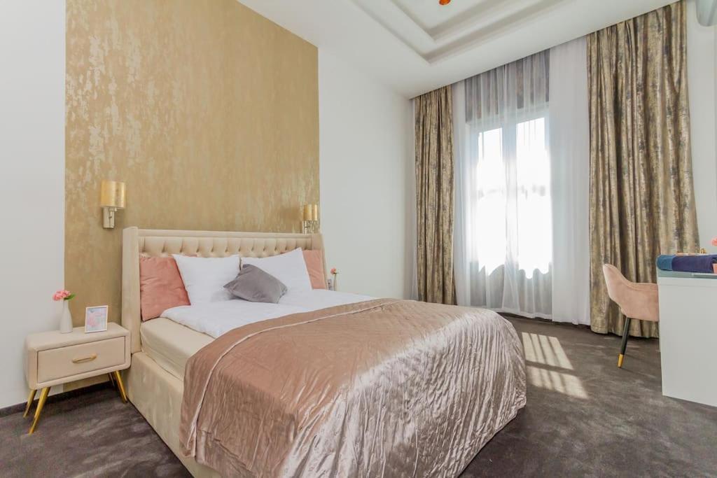 The Opulent Oasis By Newave Apartments Budapest Bagian luar foto