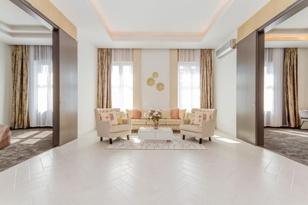 The Opulent Oasis By Newave Apartments Budapest Bagian luar foto