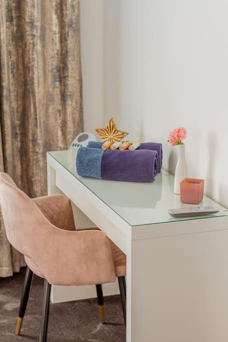 The Opulent Oasis By Newave Apartments Budapest Bagian luar foto