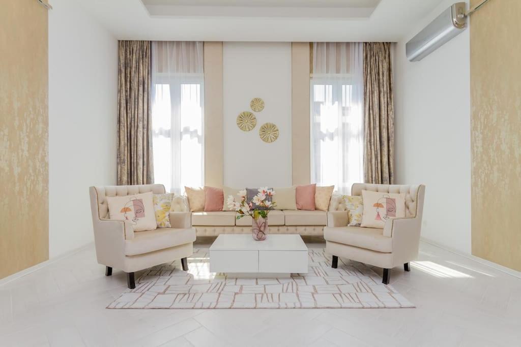The Opulent Oasis By Newave Apartments Budapest Bagian luar foto