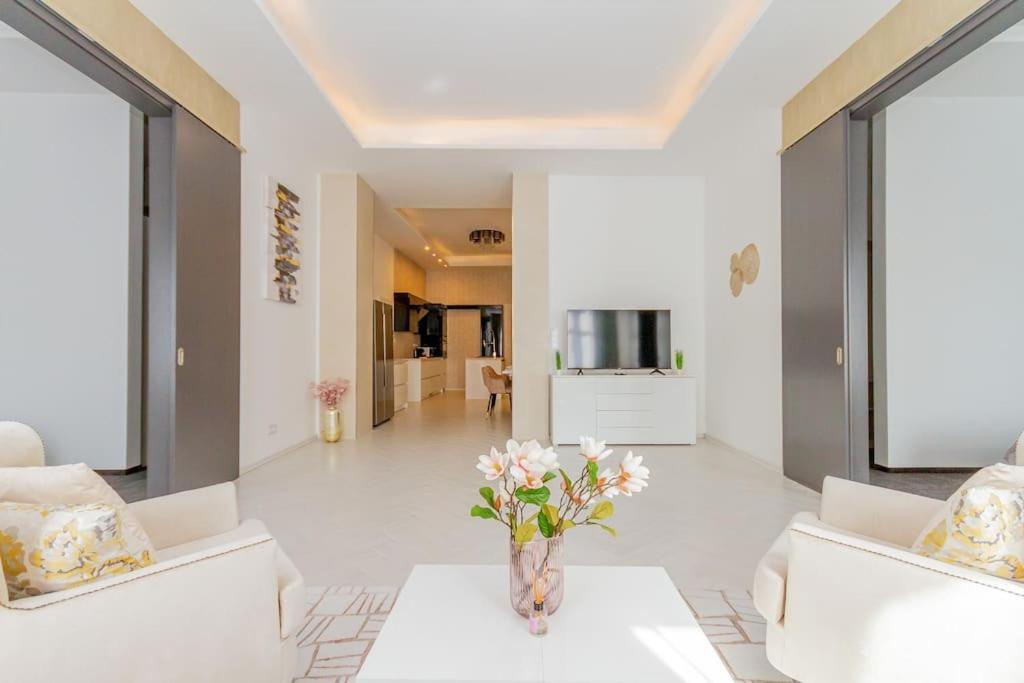 The Opulent Oasis By Newave Apartments Budapest Bagian luar foto