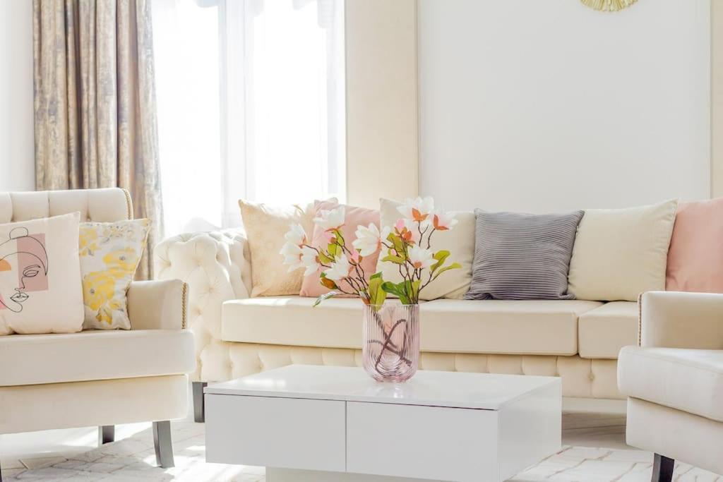 The Opulent Oasis By Newave Apartments Budapest Bagian luar foto