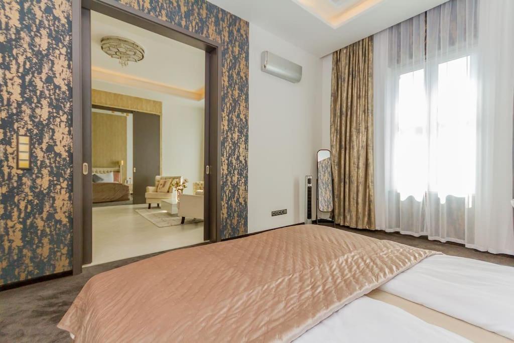 The Opulent Oasis By Newave Apartments Budapest Bagian luar foto